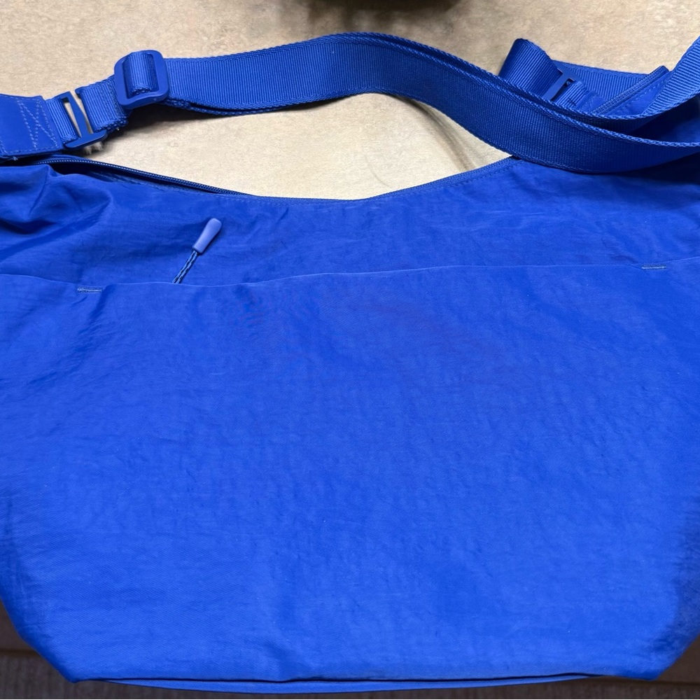 BÉIS Crescent Catchall in Colbalt Blue tote bag - Picture 2 of 5